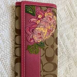 Women’s coach wallet with pink flower.